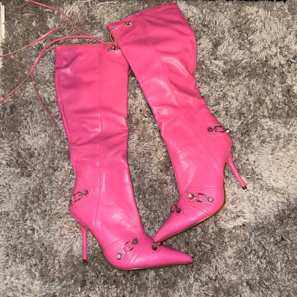 Fashion nova pink boots with heal used 1 time